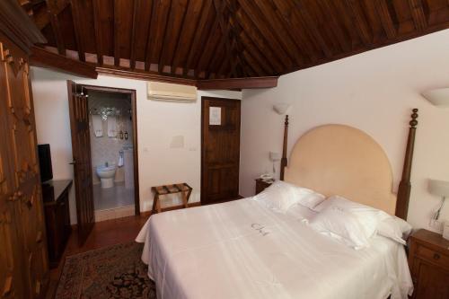 Double Room with frontal Alhambra view