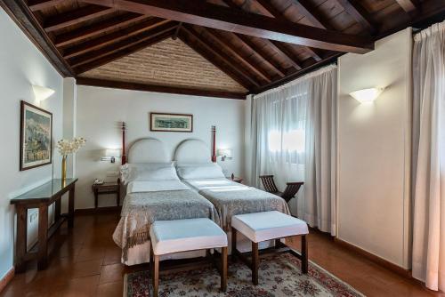 Executive Double or Twin Room with lateral Alhambra view