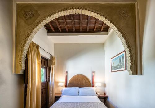 Deluxe Double Room with lateral Alhambra view
