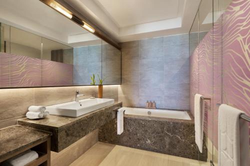 Hibiscus Beachfront Junior Suite King
