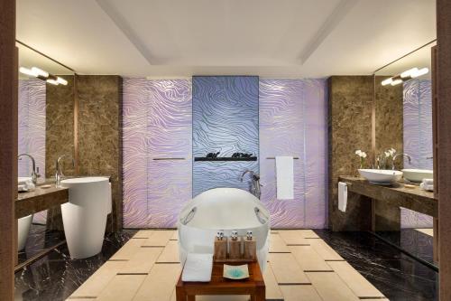 Junior Suite Frangipani Club Beach Access King