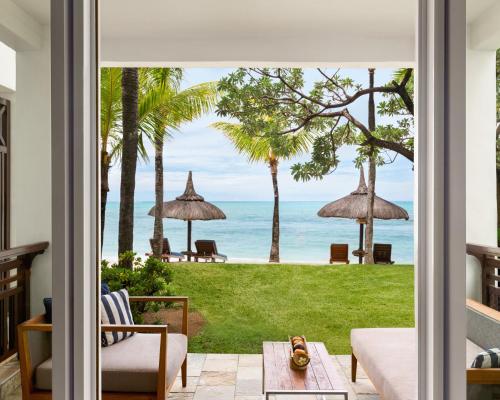 Junior Suite Frangipani Club Beach Access King