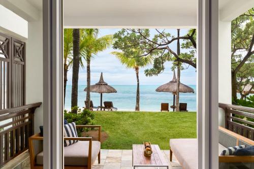 Junior Suite Frangipani Club Beach Access Twin