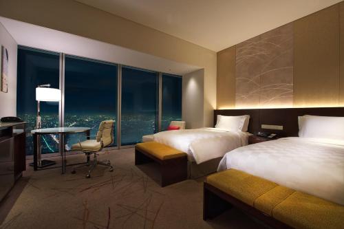 Deluxe Twin Room with Extra Bed - Non-Smoking