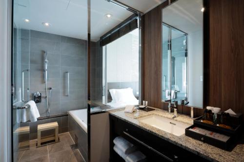 Deluxe Twin Room with Extra Bed - Non-Smoking