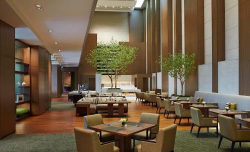 Club King Room with Club Lounge Access - Non-Smoking