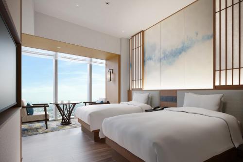 Club Twin Room with Club Lounge Access - Non-Smoking
