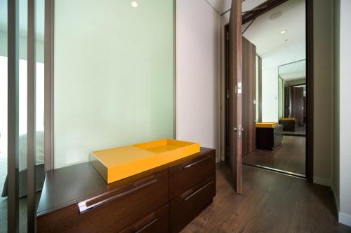 Connecting King and Twin Room - Non-Smoking