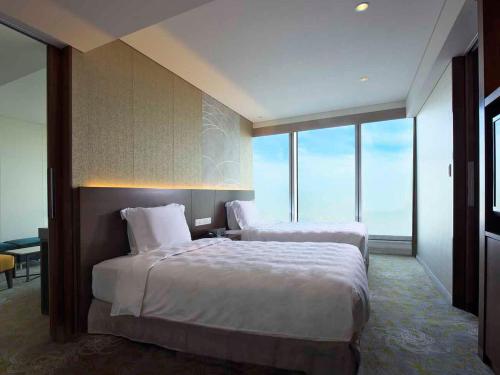 Junior Suite Twin Room - Non-Smoking