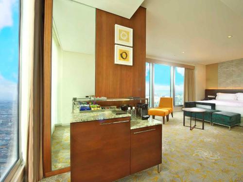 Premium Corner King Room - Non-Smoking