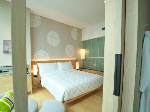 Comfort King Room with Club Lounge Access - Non-Smoking