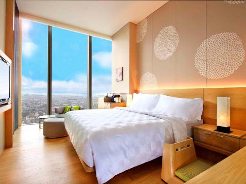 Comfort King Room with Club Lounge Access - Non-Smoking