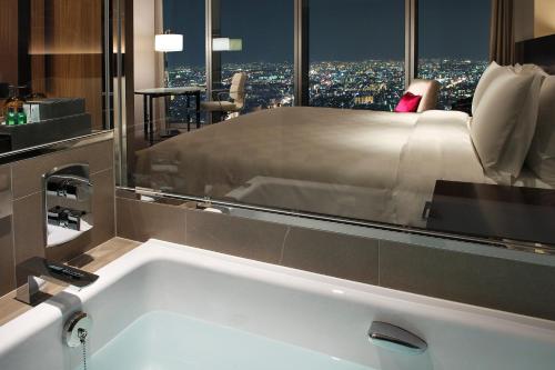 Deluxe King Room - Non Smoking