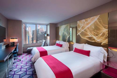 Spectacular Guest room, 2 Double, Skyline view