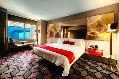 Fantastic Suite, 1 King, Sofa bed, Broadway View