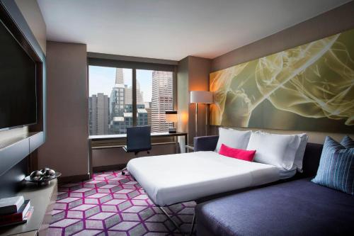 Fantastic Suite, 1 King, Sofa bed, Broadway View