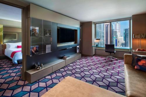 Marvelous Suite, 1 King, Sofa bed, Broadway view