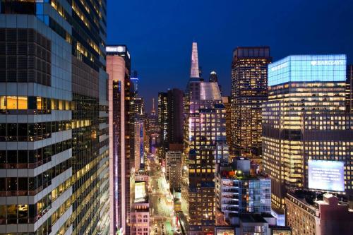 Wow Suite,1 King, Broadway View 