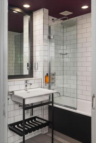 Club Deluxe River View