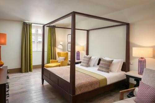Moser Suite, 1 Bedroom Suite, 1 King, Fireplace