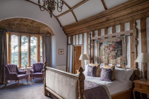 Feature Room 