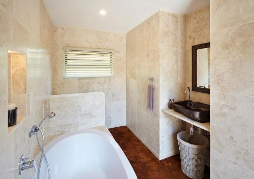 Honeymoon Suite