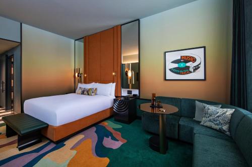 Premier King Room with Park View