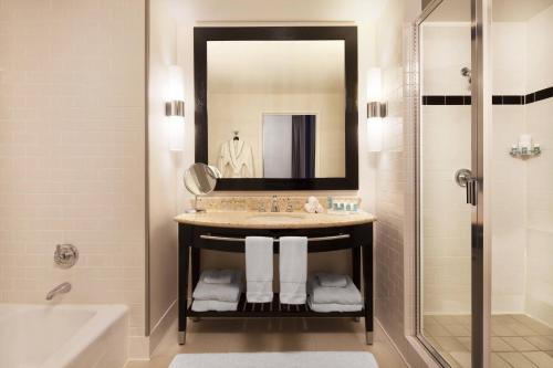 Wow Suite, Suite, 1 King, Park view, High floor