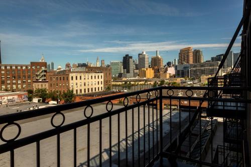 Superior Queen Room with Balcony City View