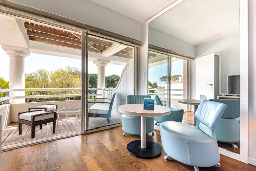 Superior Triple Room with Park View