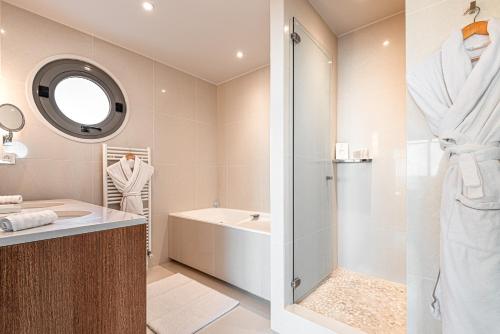 Deluxe Junior Suite with Sea View