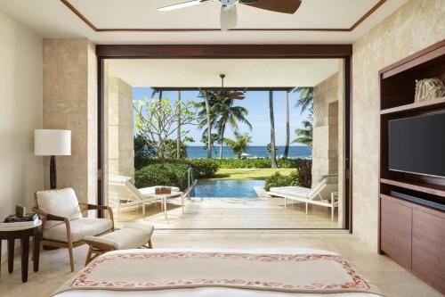 West Beach King Suite - Ground Floor