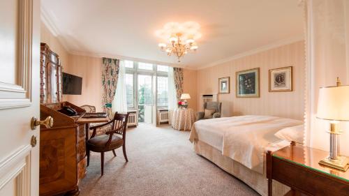 Grand Single Room with Park View