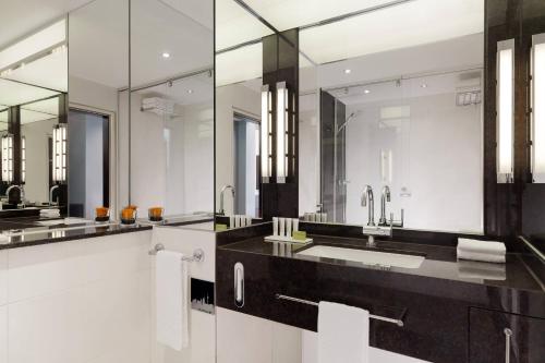 Executive Chic, Guest room, 1 Twin/Single Bed(s), Mini Fridge