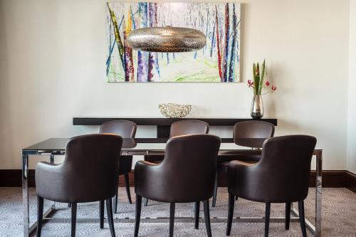 Diplomatic Suite, 1 Bedroom Larger Suite, 1 King, City view