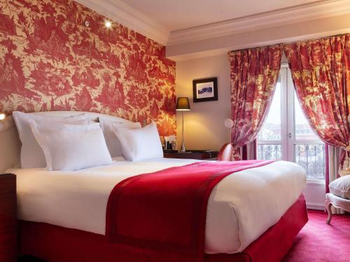 Classic Double Room with City View
