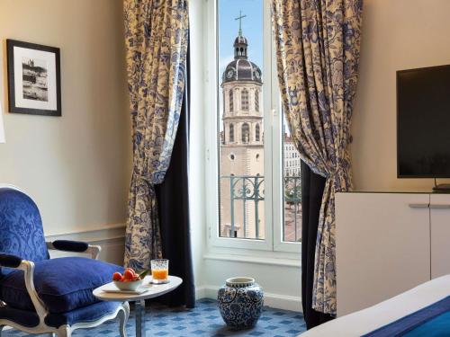 Superior Double Room with Square View