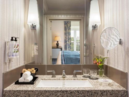 Superior Double Room with Square View