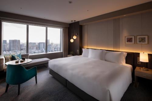 Feature King Room