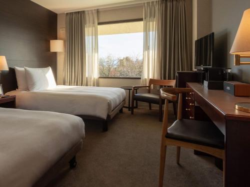 Standard Twin Room with Mountain View