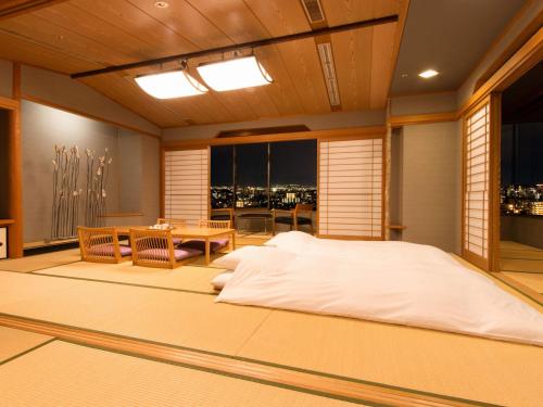 Japanese Suite