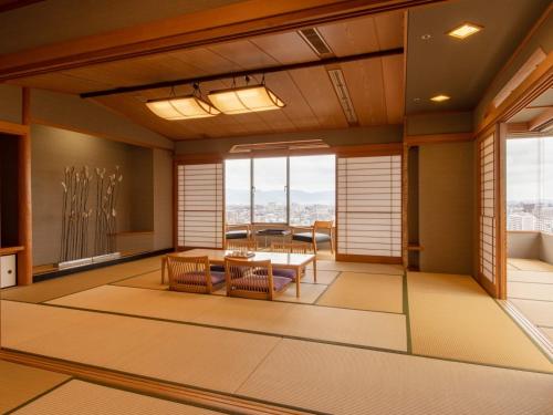  Japanese Suite
