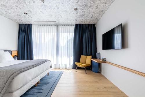 Double or Twin Room with Terrace