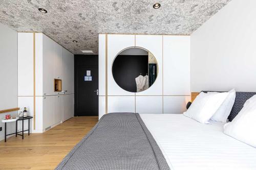 Double or Twin Room with Terrace
