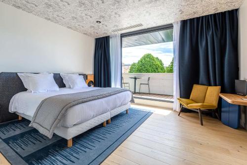Double or Twin Room with Terrace