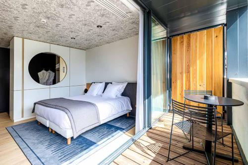 Double or Twin Room with Terrace