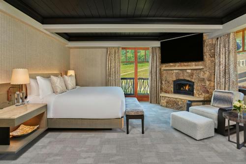 The Ritz-Carlton Suite, 1 Bedroom Suite, 1 King, Fireplace
