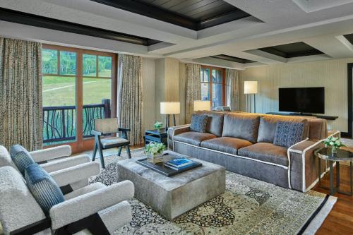 The Ritz-Carlton Suite, 1 Bedroom Suite, 1 King, Fireplace