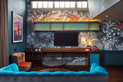 Signature Suite