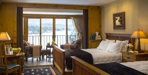 Oak Knoll- Queen Room with Two Queen Beds 